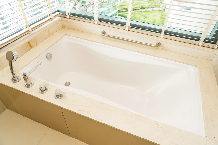 Signs Your Bathtub Needs Professional Reglazing in Antioch, CA