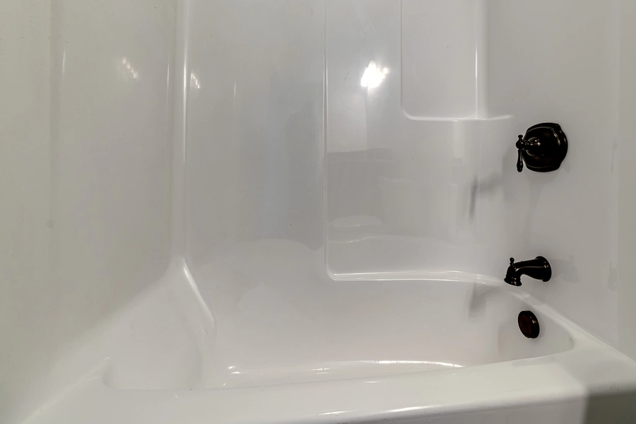 Signs Your Bathtub Needs Professional Reglazing in Antioch, CA